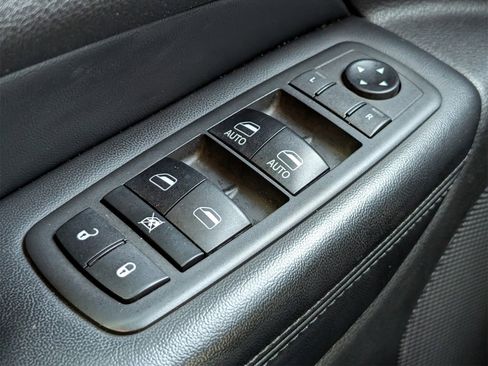 Used 2018 Jeep Grand Cherokee Limited image 23