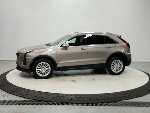 Used 2024 Cadillac XT4 Luxury w/ Cold Weather Package FWD image 5