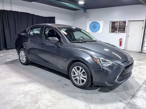 Used 2018 Toyota Yaris iA image 2