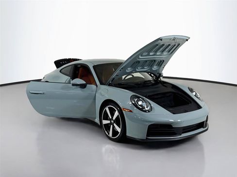 Used 2025 Porsche 911 Carrera RWD image 40