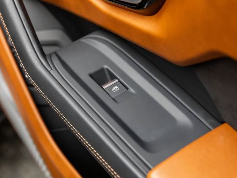 Used 2022 Lamborghini Urus image 57