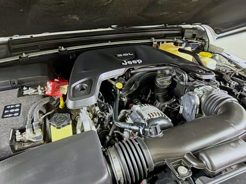 Used 2018 Jeep Wrangler Unlimited Sport S AWD/4WD image 31