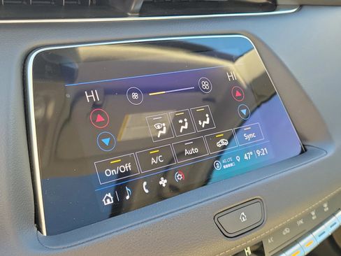 Used 2022 Cadillac XT4 Premium Luxury w/ Enhanced Visibility Package image 30