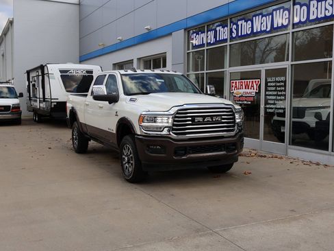 Used 2024 RAM 2500 Limited w/ Towing Technology Group image 2