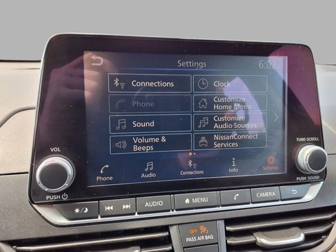Certified 2025 Nissan Altima 2.5 SV FWD image 7