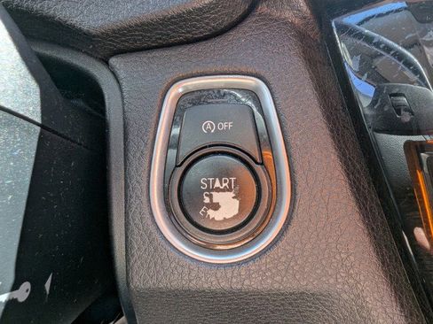 Used 2017 BMW 320i Sedan RWD image 18