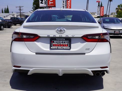 Certified 2022 Toyota Camry SE w/ Convenience Package FWD image 6