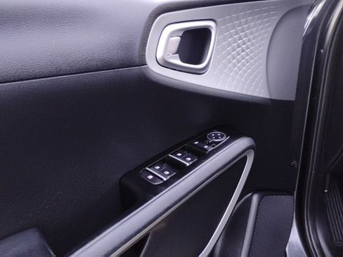 Used 2020 Kia Soul LX image 8