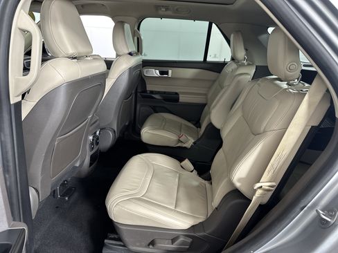 Used 2020 Ford Explorer Platinum w/ Premium Technology Package image 7