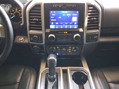Used 2019 Ford F150 Lariat w/ Equipment Group 502A Luxury AWD/4WD image 4