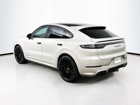 Used 2022 Porsche Cayenne GTS image 3