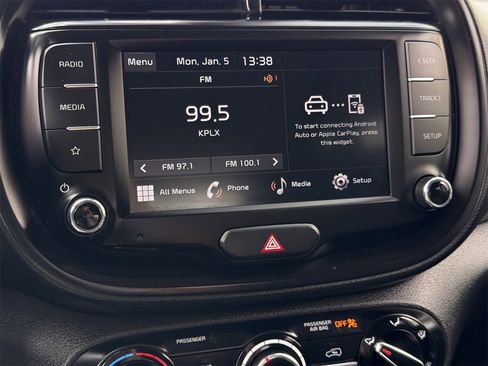 Used 2023 Kia Soul LX w/ LX Technology Package image 17