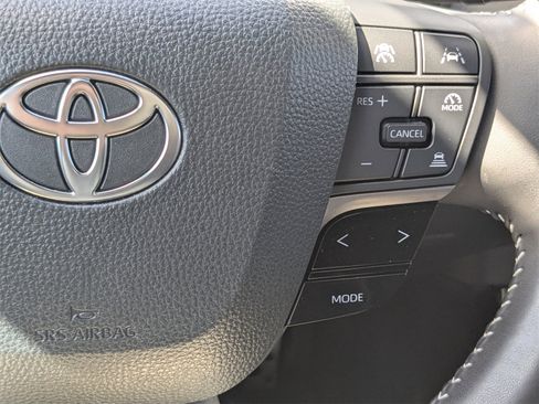Used 2025 Toyota Camry SE image 27