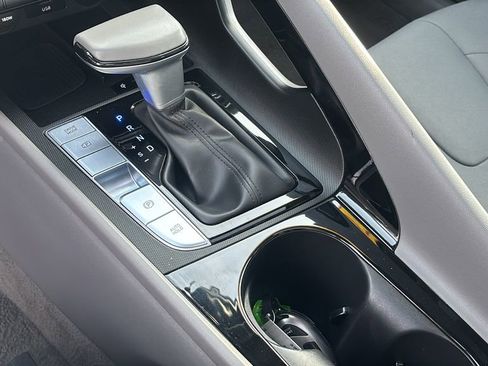 Used 2025 Hyundai Elantra SEL image 21