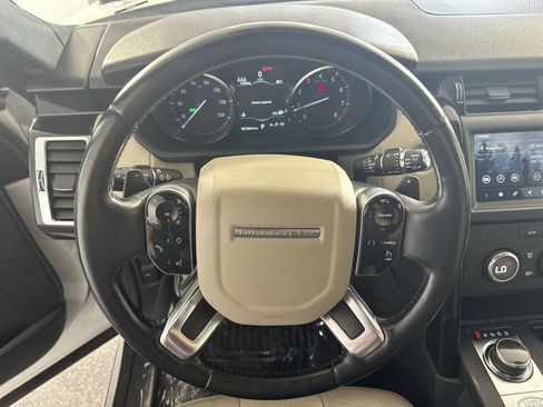 Used 2019 Land Rover Discovery SE image 18