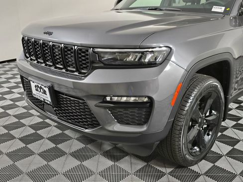 New 2025 Jeep Grand Cherokee Limited w/ Black Appearance Package image 11