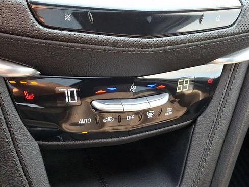 Used 2024 Cadillac XT6 Luxury AWD/4WD image 17