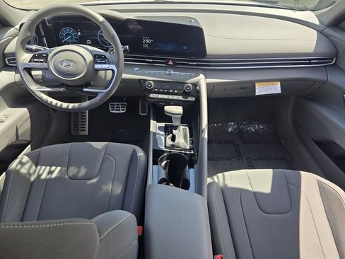 Certified 2025 Hyundai Elantra SEL FWD image 12