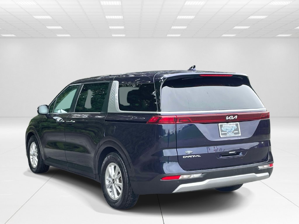 Used 2024 Kia Carnival LX FWD image 4