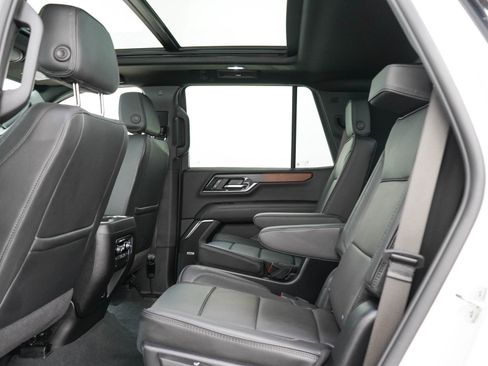 Used 2025 GMC Yukon Denali w/ Sun & Power Step Package AWD/4WD image 14