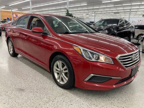Used 2017 Hyundai Sonata SE image 2