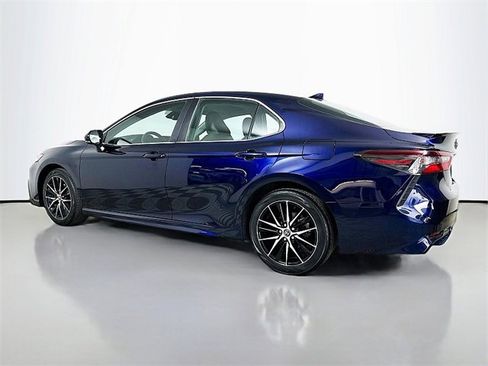 Used 2022 Toyota Camry SE image 5