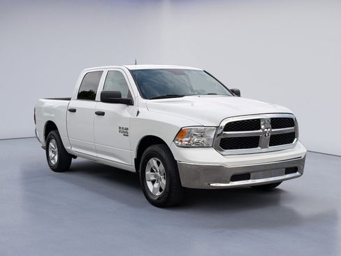 Used 2022 RAM 1500 Classic SLT RWD image 5