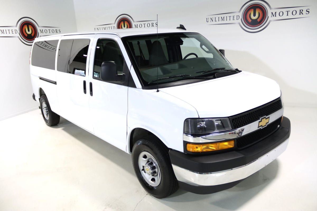 Used 2025 Chevrolet Express 3500 LT w/ LT Preferred Equipment Group RWD image 11