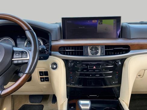 Used 2020 Lexus LX 570 4WD w/ Luxury Package image 7