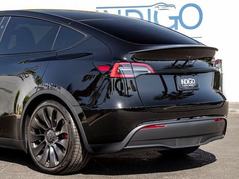 Used 2023 Tesla Model Y Performance AWD/4WD image 10