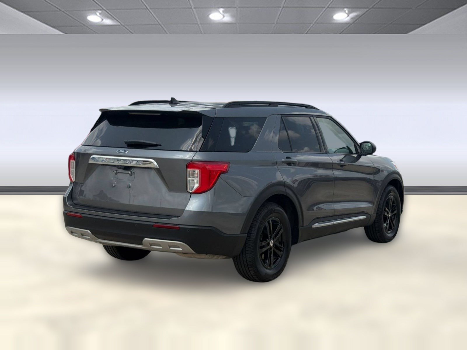 Used 2024 Ford Explorer XLT w/ Equipment Group 202A RWD image 9