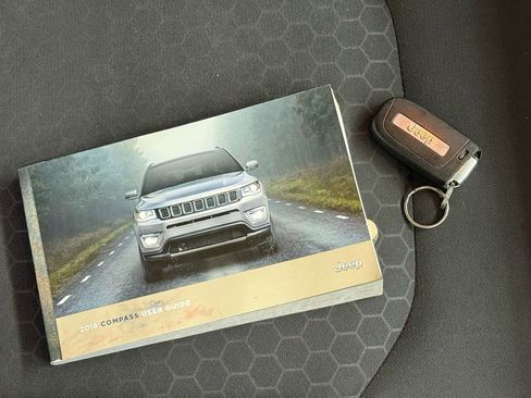 Used 2018 Jeep Compass Sport image 3