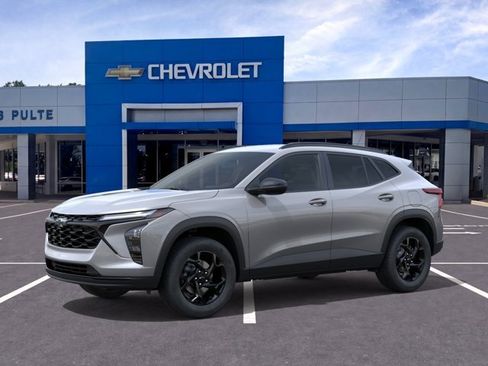 New 2026 Chevrolet Trax LT w/ Driver Confidence Package FWD image 2