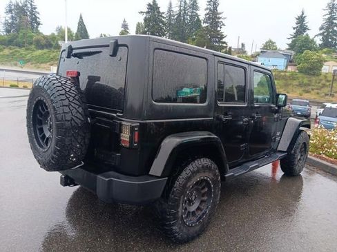 Used 2017 Jeep Wrangler Unlimited Sahara w/ Connectivity Group AWD/4WD image 3