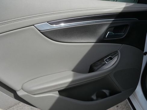 Used 2015 Chevrolet Impala LT w/ Convenience Package image 15