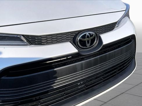 Used 2025 Toyota Corolla LE FWD image 30