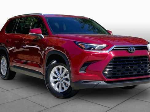 Used 2025 Toyota Grand Highlander XLE FWD image 3