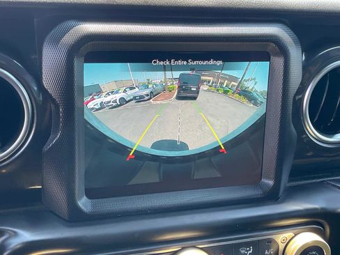 Used 2021 Jeep Wrangler Unlimited Rubicon w/ Trailer Tow Package image 15