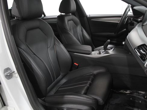 Used 2019 BMW 530i xDrive image 18