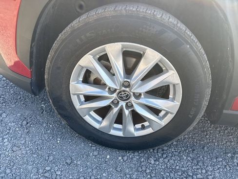 Used 2022 Toyota Corolla Cross LE w/ Moonroof Package image 8