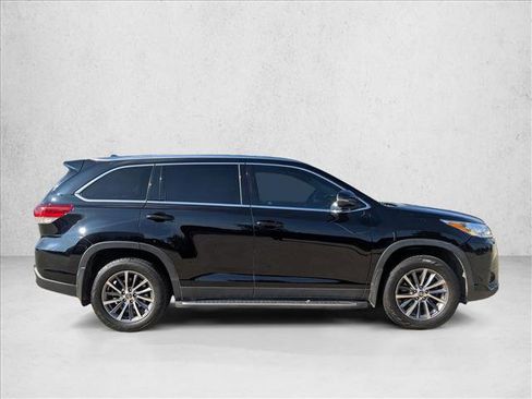 Used 2019 Toyota Highlander XLE image 4