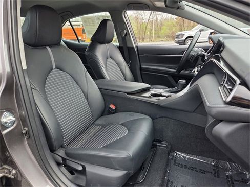 Used 2024 Toyota Camry SE image 16