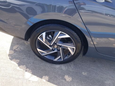 Used 2025 Hyundai Elantra Sport FWD image 23