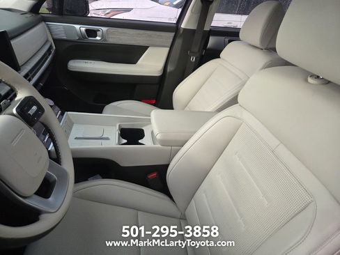 Used 2025 Hyundai Santa Fe Calligraphy FWD image 6