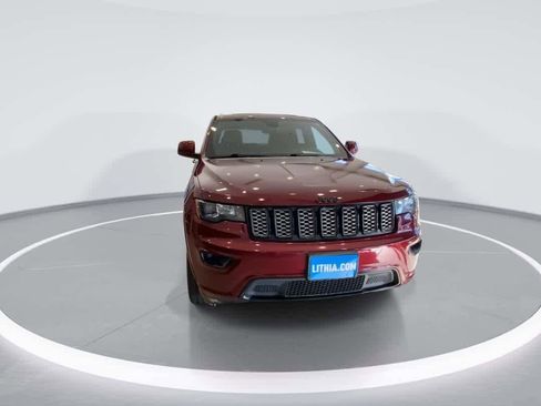 Used 2017 Jeep Grand Cherokee Altitude image 3