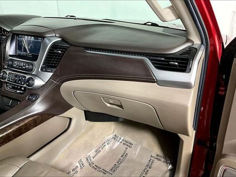 Used 2015 Chevrolet Suburban LT image 16