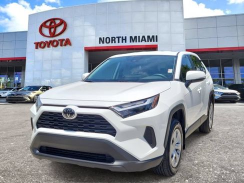 Used 2024 Toyota RAV4 LE AWD/4WD image 2