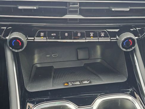 New 2026 Chevrolet Traverse Z71 w/ LPO, Floor Liner Package image 16