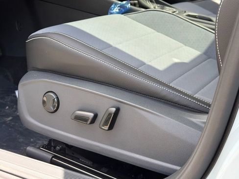 New 2026 Volkswagen Jetta SE FWD image 18