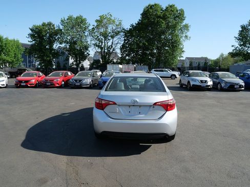 Used 2017 Toyota Corolla L w/ Carpet Mat Package (TMS) FWD image 4